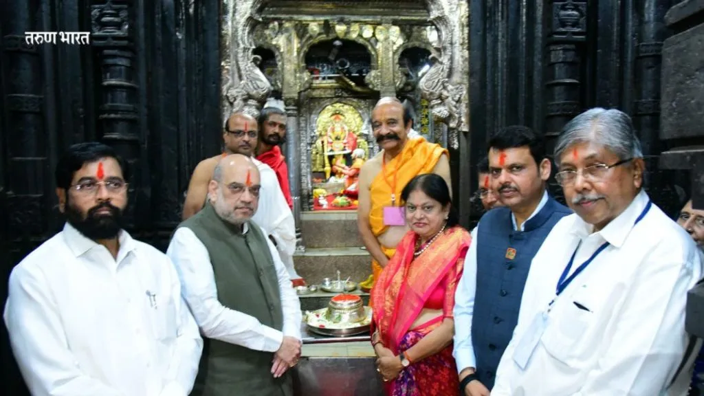 Photo : ‘आई अंबाबाई, सर्वांना सुख, समृध्दी दे !’ गृह मंत्र्यांनी केली अंबाबाई चरणी प्रार्थना