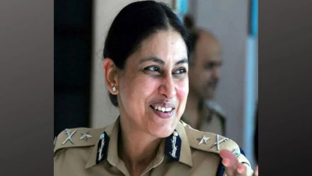 स्व.आप्पासाहेब सारे पाटील समाजभूषण पुरस्कार निवृत्त पोलिस अधिकारी मीरा बोरवणकर यांना जाहीर