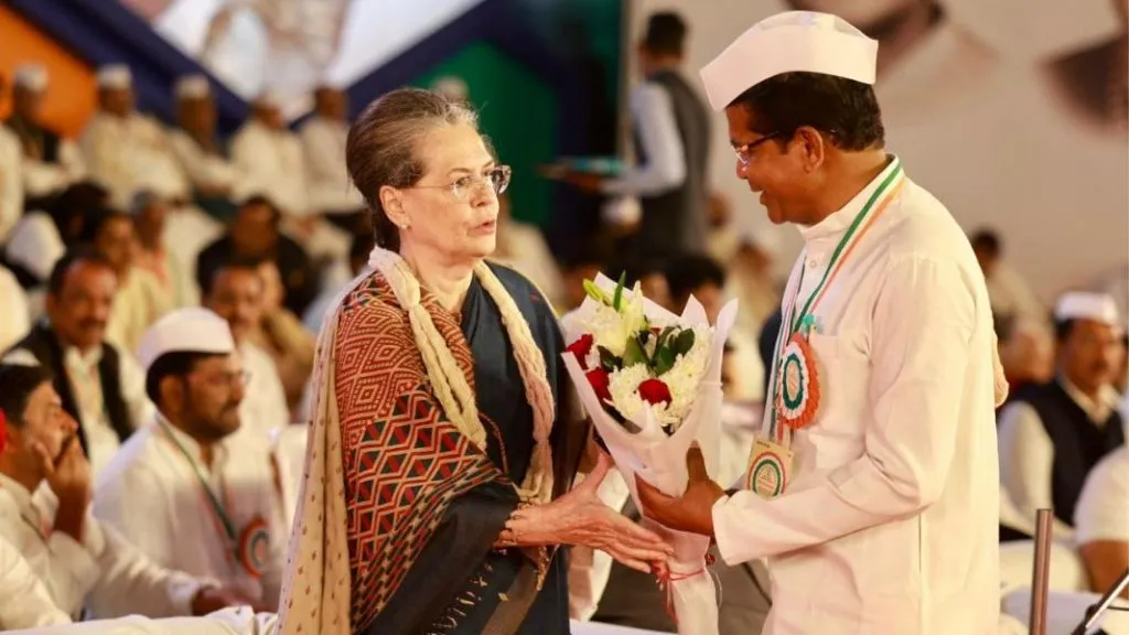 सोनिया गांधी यांनी राजकीय निवृत्तीचे दिले स्पष्ट संकेत