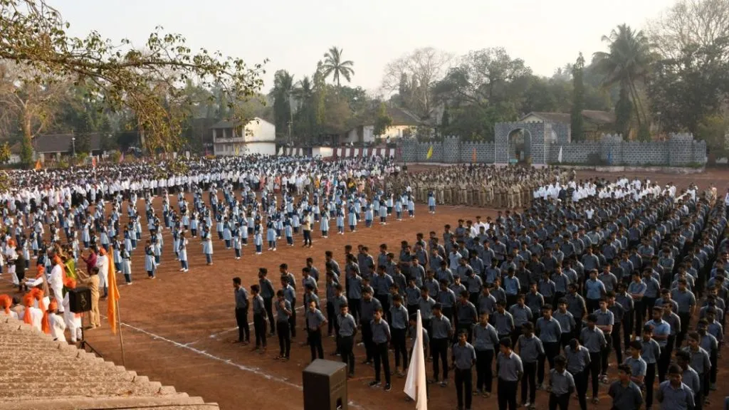 मराठी भाषा गौरव दिनानिमित्त राज्यगीत गायन कार्यक्रम उत्साहात,उदय सामंतांनी केले कौतुक