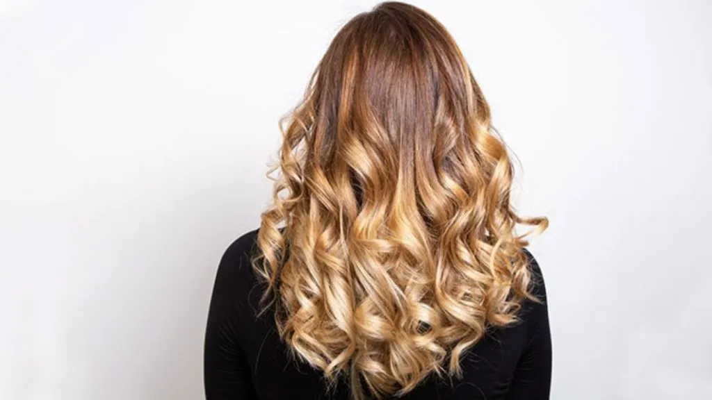 कलर केलेल्या केसांना प्रोटेक्ट करण्यासाठी फॉलो करा या टिप्स