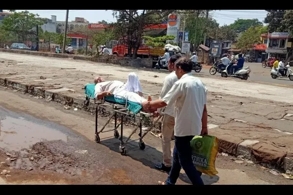 रस्ता काँक्रिटीकरणाचा रुग्णांना फटका