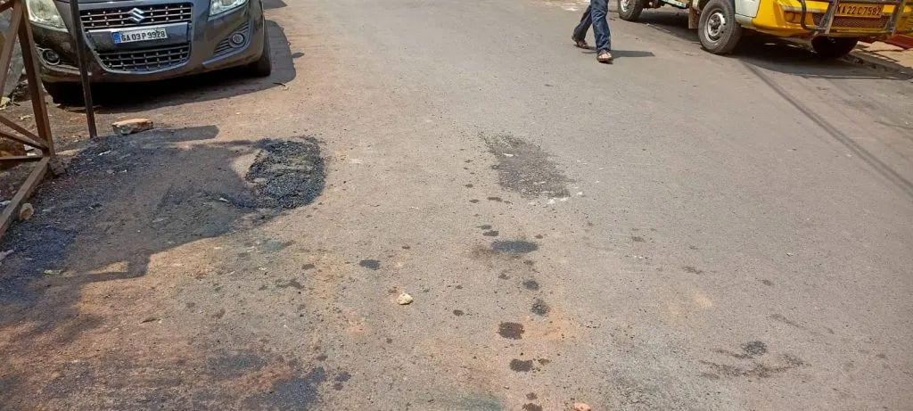 डांबरीकरणानंतर लागलीच खोदाई सुरू