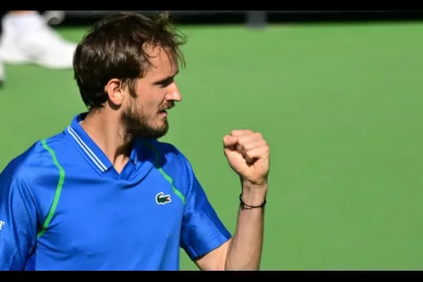 मेदव्हेदेव अंतिम फेरीत