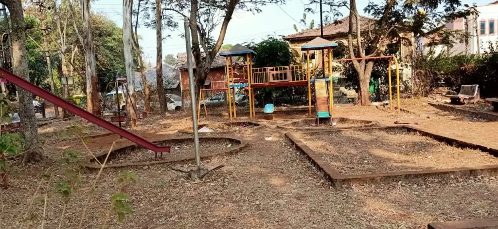 सीईओंच्या निवासासमोरील उद्यान बनले ओसाड