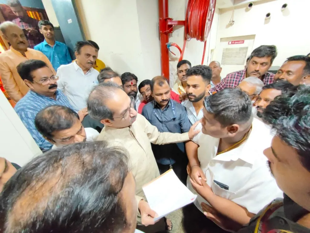 म. ए. समितीच्या पदाधिकाऱ्यांनी घेतली उद्धव ठाकरेंची भेट