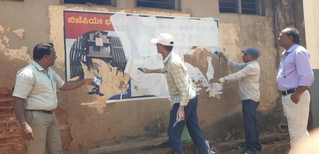 आता मनपा कर्मचारी करताहेत रंगरंगोटी