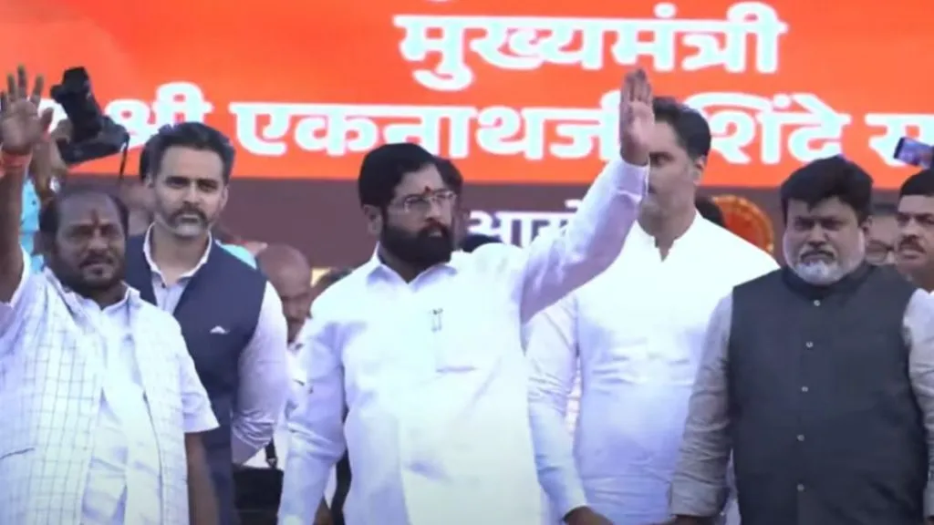 Khed : मुख्यमंत्री एकनाथ शिंदे सभास्थळी दाखल, सभेला लाखोंची उपस्थिती