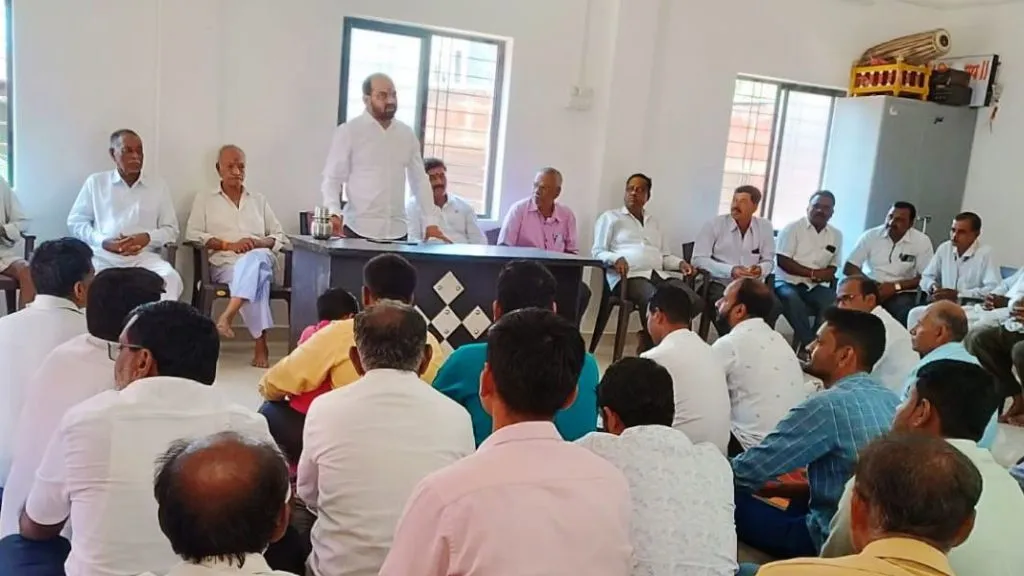 हुकूमशाही बघायची असेल तर ‘डी.वाय’मध्ये डोकावून बघा -अमल महाडिक