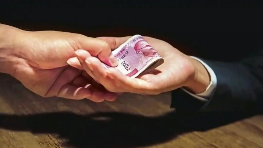 Kolhapur Crime : बँक कर्जाचे आमिष दीड लाखाची फसवणूक,गोकुळ शिरगावातील घटना