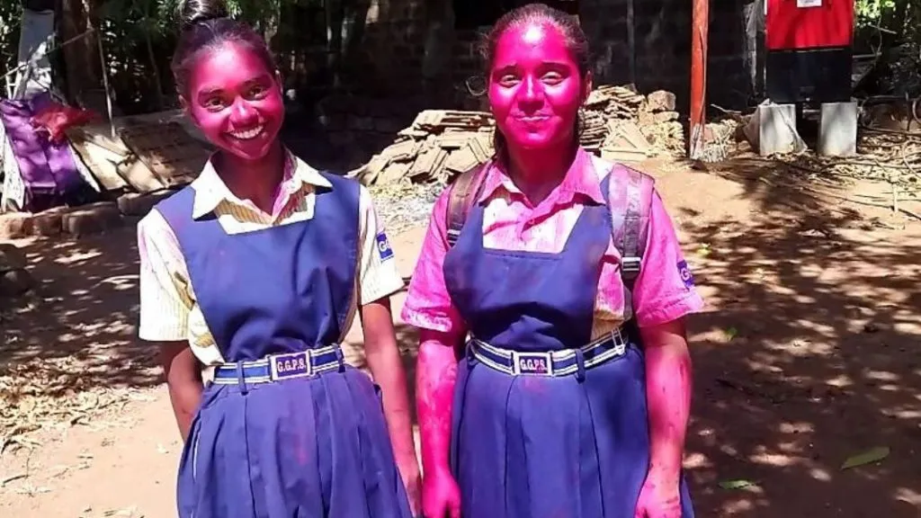 परीक्षा संपताच दहावीच्या विद्यार्थ्यांनी लुटला रंगपंचमीचा आनंद