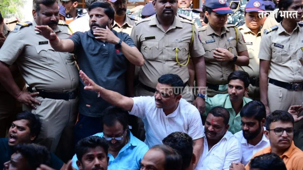 हसन मुश्रीफांच्या घरातील चौकशी पूर्ण ,साडेनऊ तासाने ईडीचे अधिकारी घराबाहेर