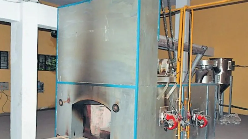 गॅस दाहिनी स्क्रॅपच्या मार्गावर,35 लाखांचा खर्च पाण्यात जाण्याचा धोका