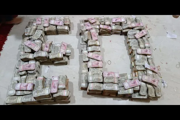 झारखंडमध्ये कोटय़वधींची रोकड जप्त