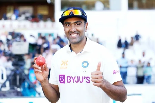 गोलंदाजांमध्ये आर.अश्विन पुन्हा अग्रस्थानावर