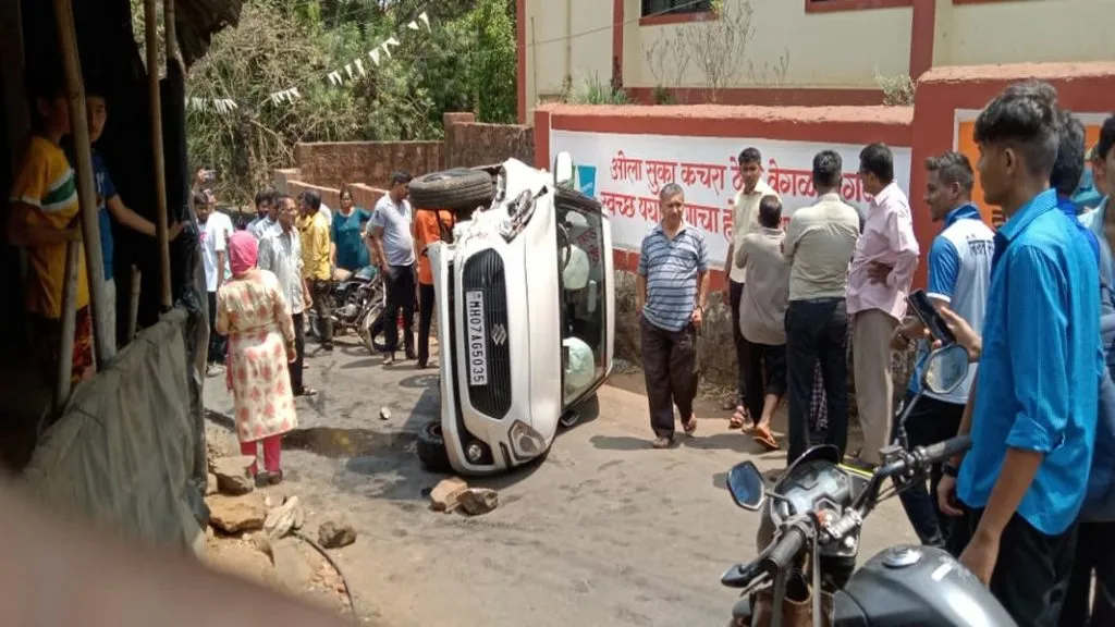 खासकीलवाड्यात दुचाकीला धडक देऊन कार झाली पलटी; दुचाकीस्वार जखमी