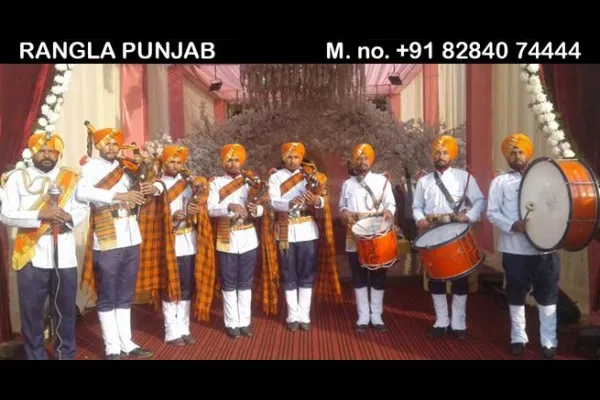 पंजाब पोलिस लग्नात वाजविणार बँड