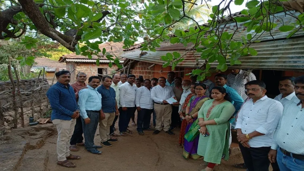 सुचिता बागवे हिला अखिल महाराष्ट्र प्रा.शिक्षक संघ मालवणच्या वतीने आजारपणासाठी आर्थिक मदत !