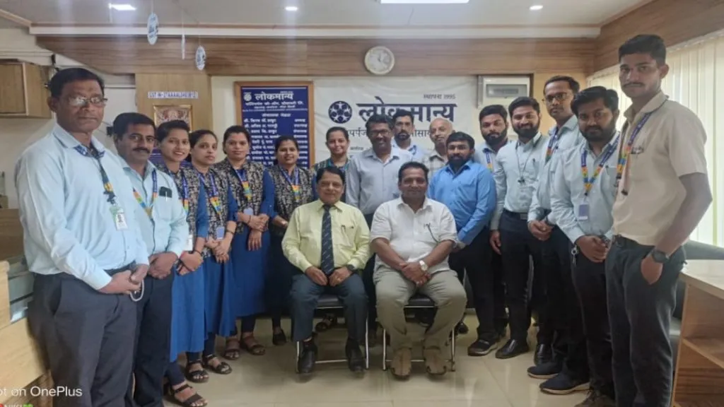 लोकमान्य को-ऑपरेटिव्ह सोसायटीतर्फे जिल्हा वकील संघटनेचे अध्यक्ष ॲड.परिमल नाईक यांचा सत्कार