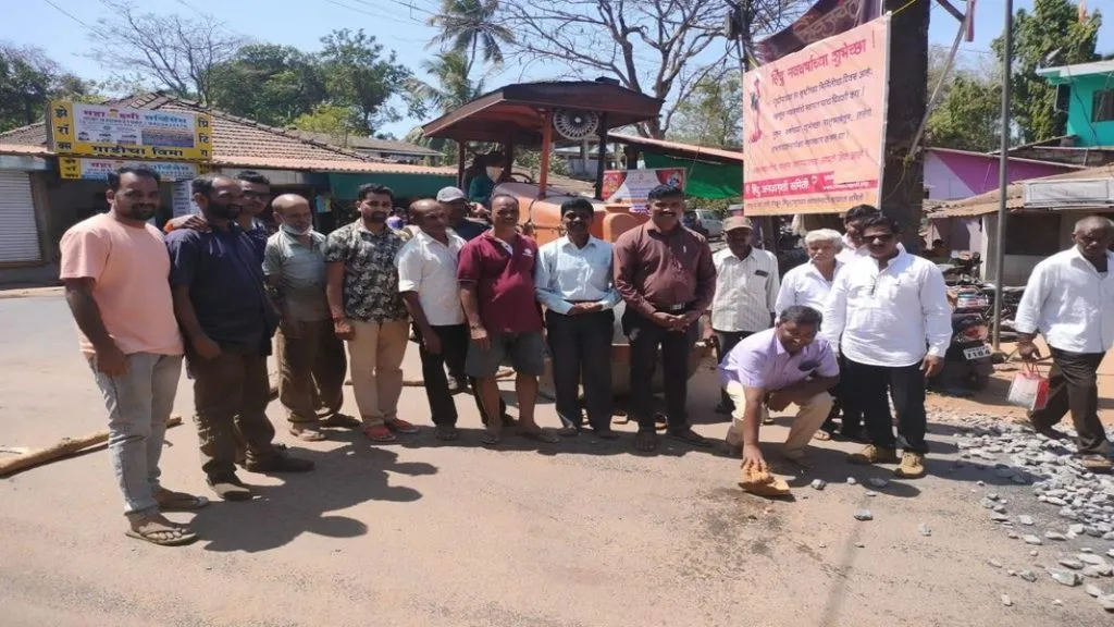 मळगाव बाजारपेठ ते नेमळेकडे जाणाऱ्या रस्त्याचे भूमिपूजन