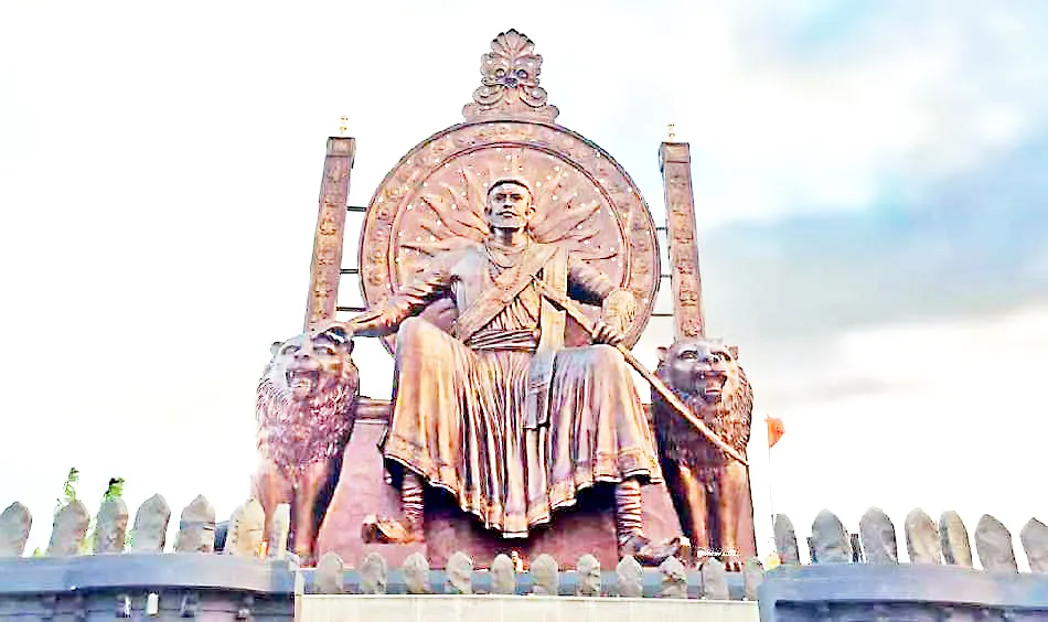 राजहंसगडावर आज शिवमूर्तीला दुग्धाभिषेक