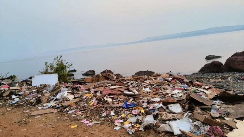 मिऱ्या किनारी कचऱ्याचे साम्राज्य