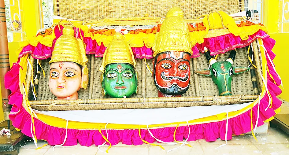 मुळगावात मुखवटे नाचविणे प्रथा उत्साहात