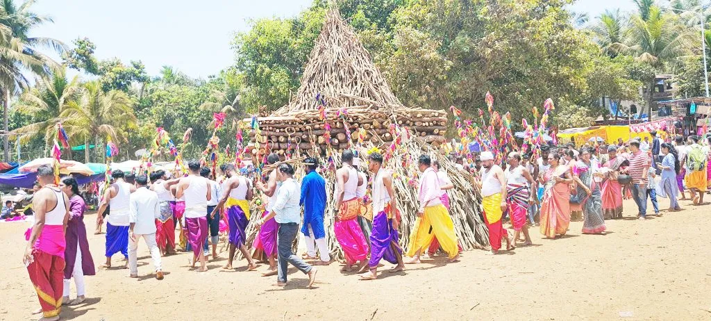 शिरगावात लोटला देवी लईराईच्या भक्तांचा महापूर