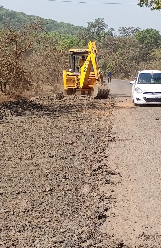 दुरुस्तीऐवजी केवळ बाजुपट्ट्या बुजविण्याचे काम