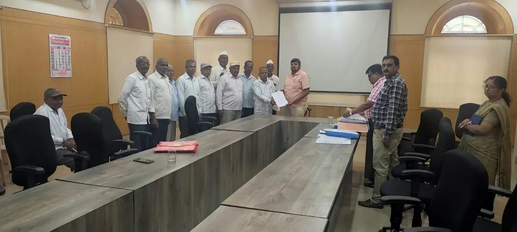 कॅन्टोन्मेंट पेन्शनधारकांचे आयुक्तांना निवेदन