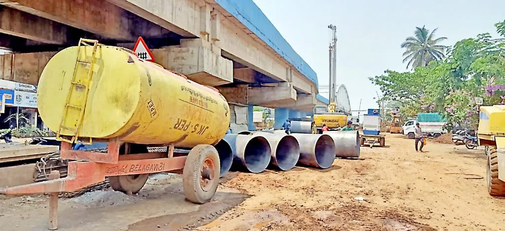 उड्डाणपुलाचे काम युद्धपातळीवर