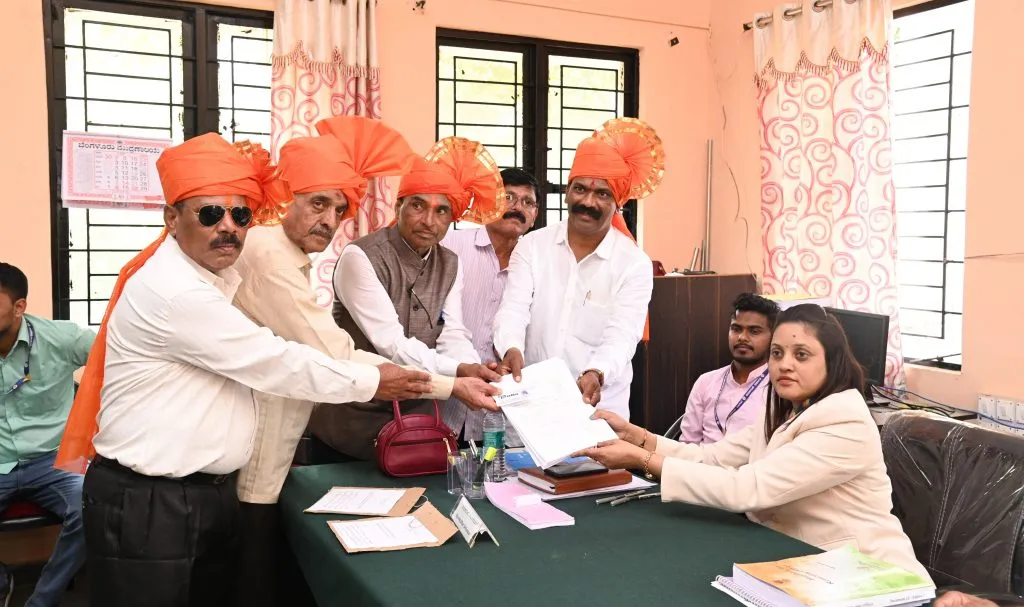 उमेदवार मुरलीधर पाटील यांचा अर्ज दाखल