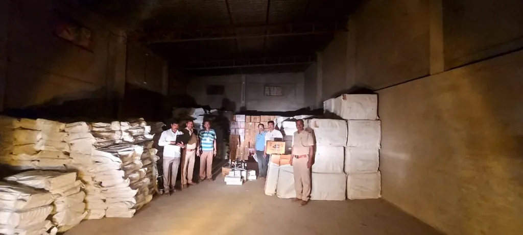 मतदारांना वाटपासाठी आणलेले 42 लाखाचे साहित्य जप्त