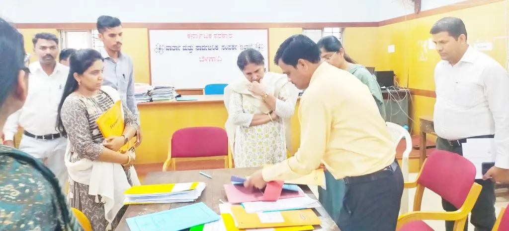 सोशल मीडीयाबरोबरच प्रिंट मीडीयावरही लक्ष ठेवा