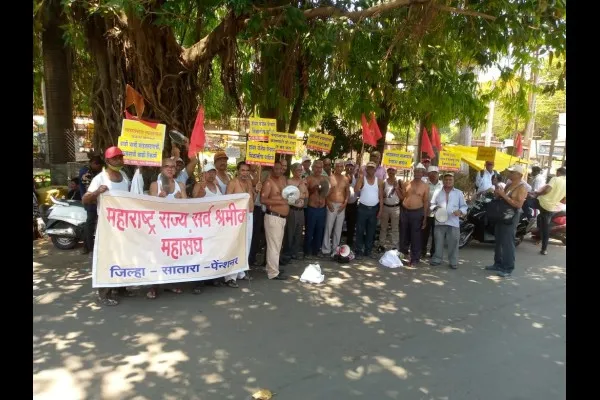 ईपीएस पेन्शनरांचे अर्धनग्न थाळीनाद आंदोलन