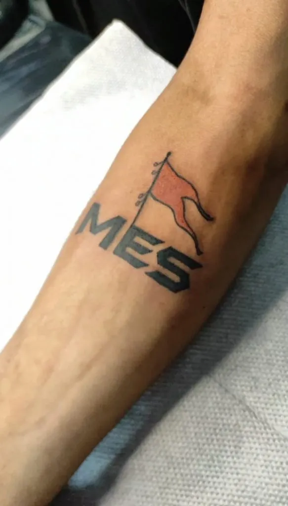 हातावर गोंदवून युवकाने दाखविली समितीनिष्ठा!