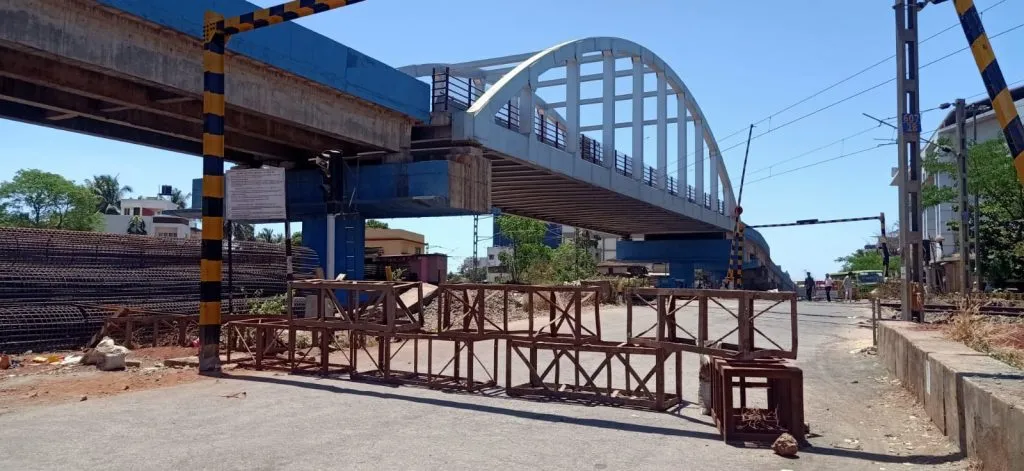 दुसऱ्या बाजूच्या उड्डाणपूल उभारणीस प्रारंभ