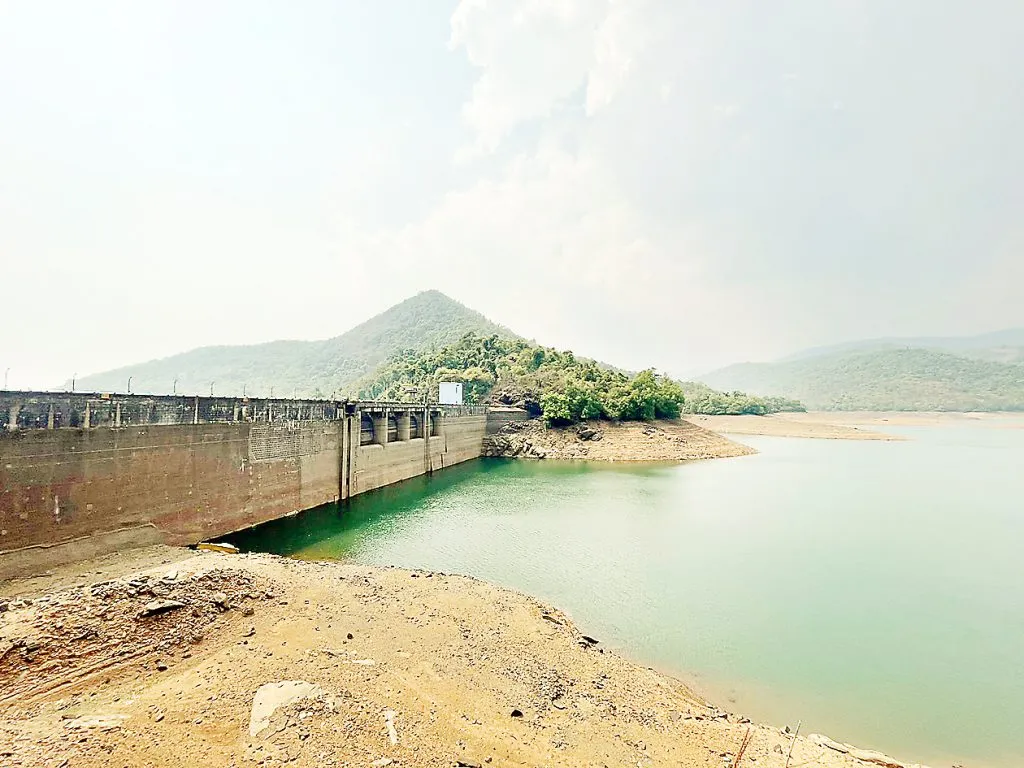 अंजुणे धरणातील पाण्याची पातळी घटली