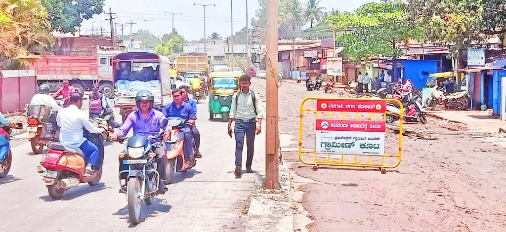 जुन्या धारवाड रोडवर प्रचंड वाहतूक कोंडी