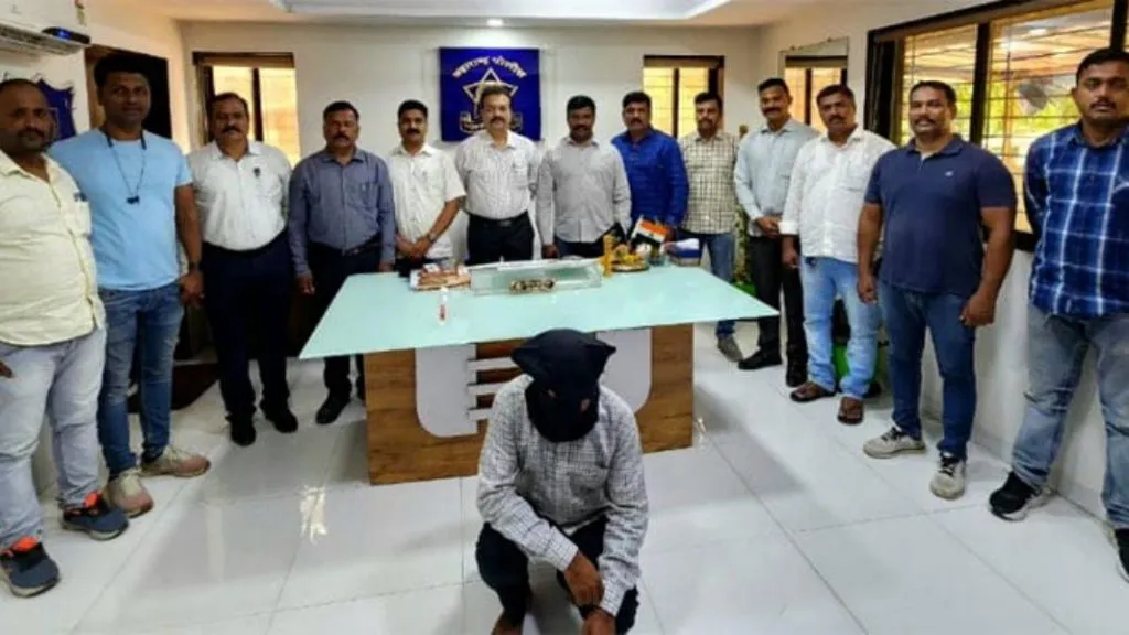 पत्नीची हत्या करून फरारी झालेल्या पतीला अटक, कामोठे येथील घटना