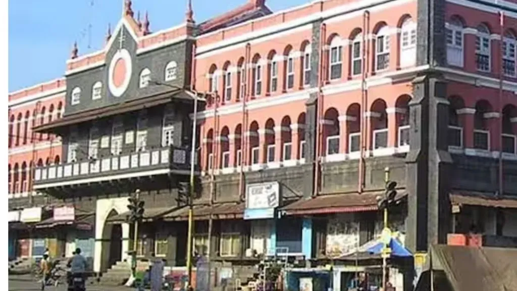 अजबच ! स्मशानभूमी दानपेटीतील नेटांची होतेय चोरी,डिंक लागल्याने 4 हजारांच्या नोटा खराब