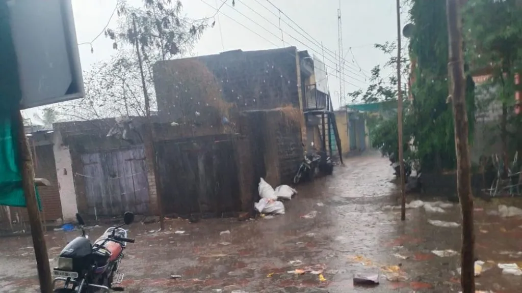 माडग्याळ,सोन्याळ,व्होसपेठ,गुड्डापूर,लांडेवाडीला पावसाने झोडपले; द्राक्ष,डाळींब, बेदाण्याचे नुकसान