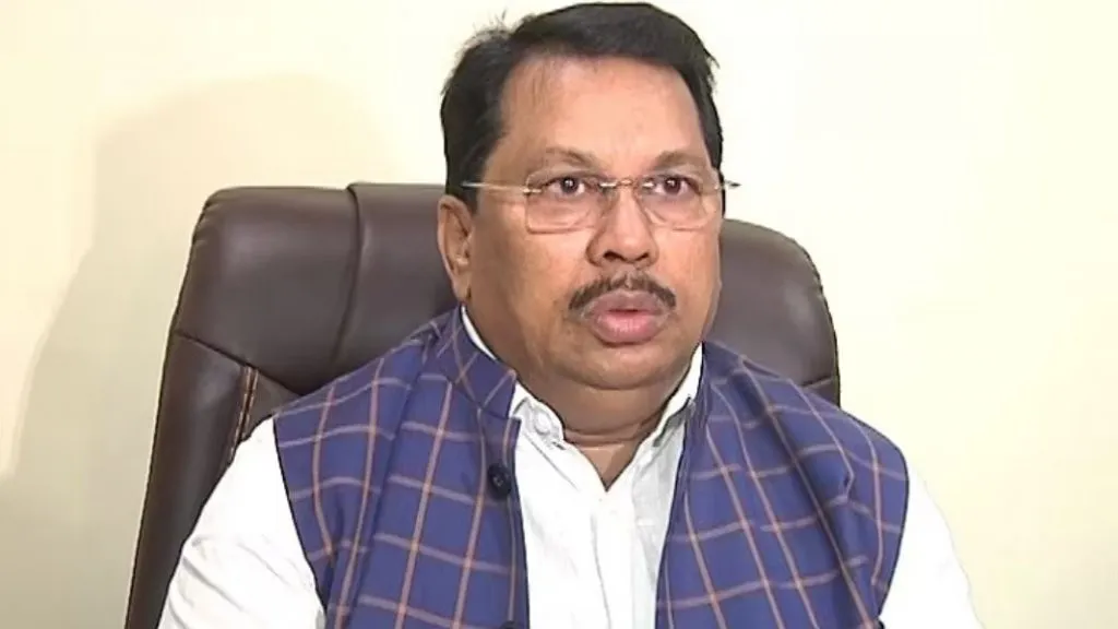 शिवानीच्या वादग्रस्त वक्तव्यानंतर विजय वडेट्टीवार यांची प्रतिक्रिया ;म्हणाले,पुस्तकाचा संदर्भ…