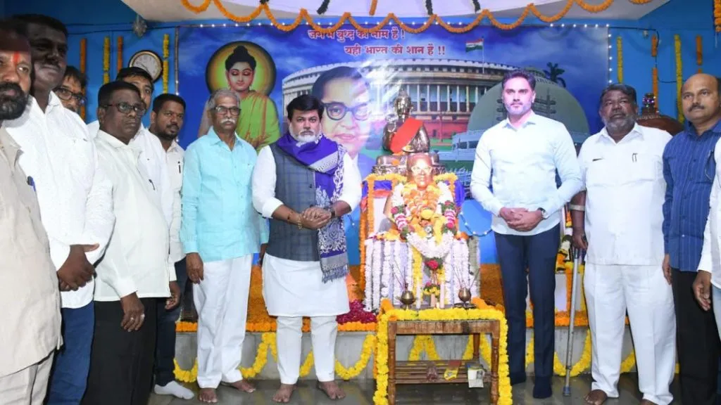 डॉ. बाबासाहेब आंबेडकर यांचे विचार सर्वांपर्यंत नेण्यासाठी एकत्रित प्रयत्न करू – पालकमंत्री उदय सामंत