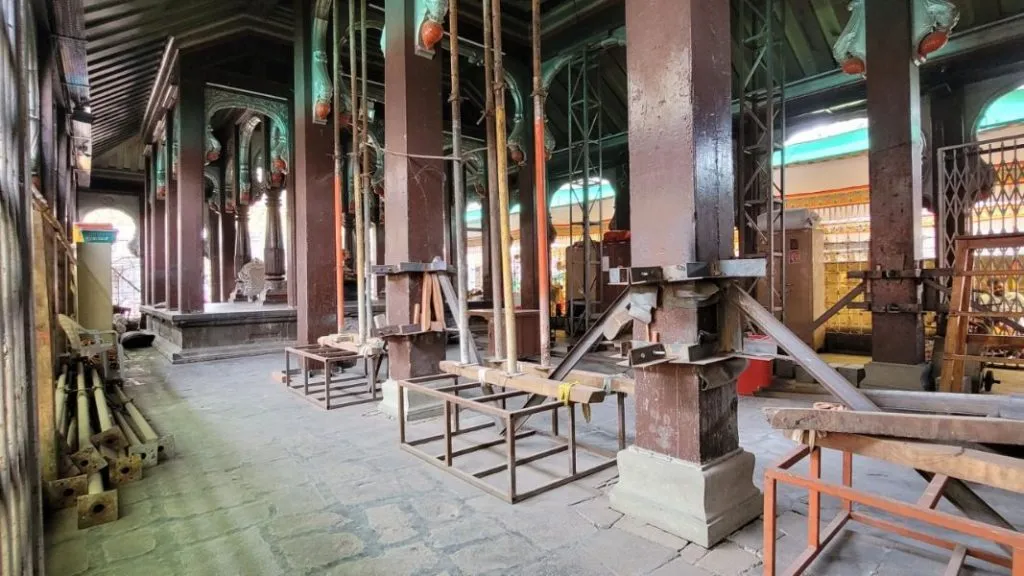 अंबाबाईच्या गरुड मंडप नूतनीकरणाचं काम अधांतरीतच