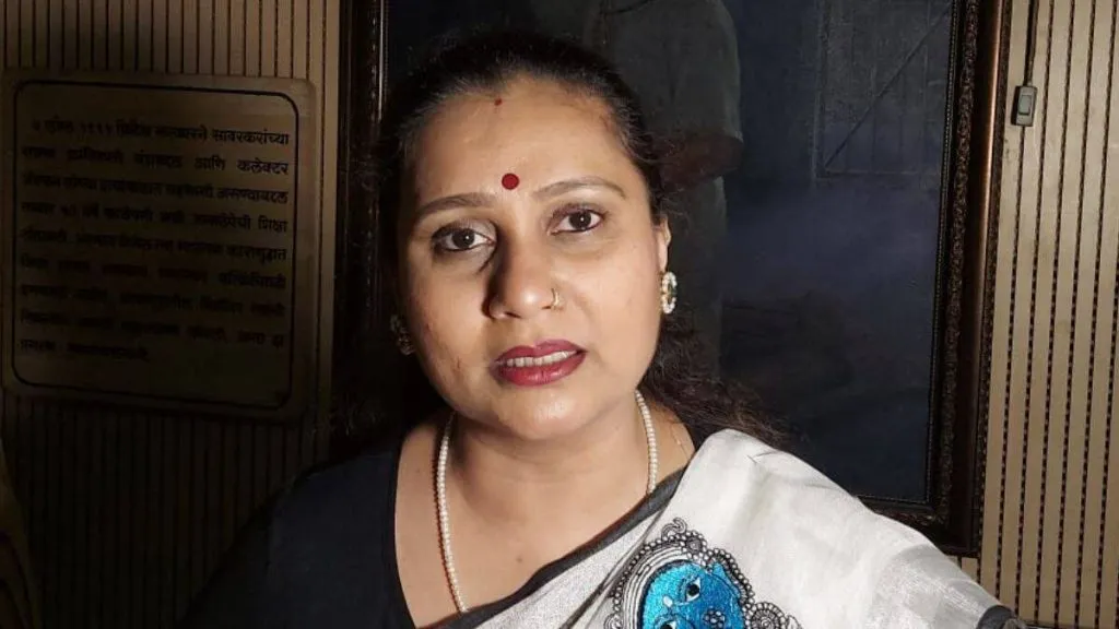 सावरकरांना होणारा विरोध धक्कादायक : प्रिया बेर्डे