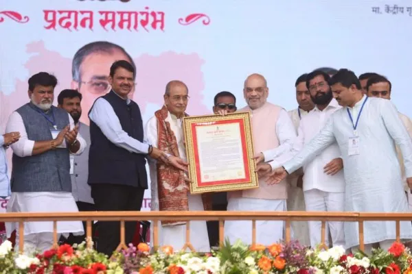 महाराष्ट्र भूषण की राजकीय शक्ती प्रदर्शन