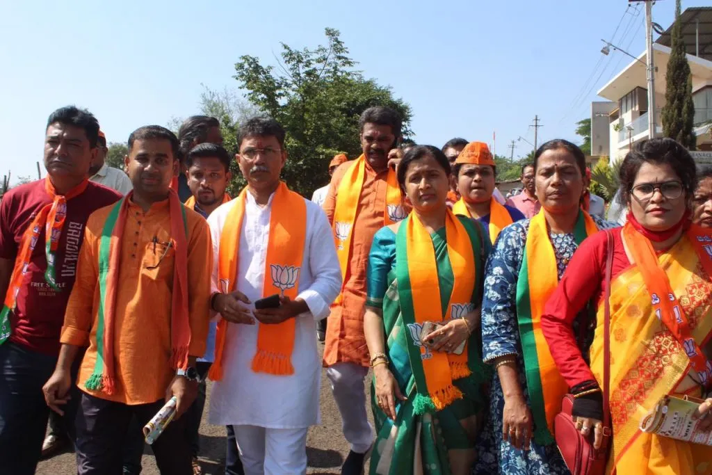 विनायकनगरमध्ये भाजप उत्तर उमेदवार डॉ. रवी पाटील यांचा प्रचार दौरा