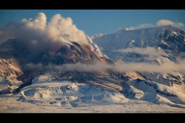 रशियात ज्वालामुखीचा विस्फोट