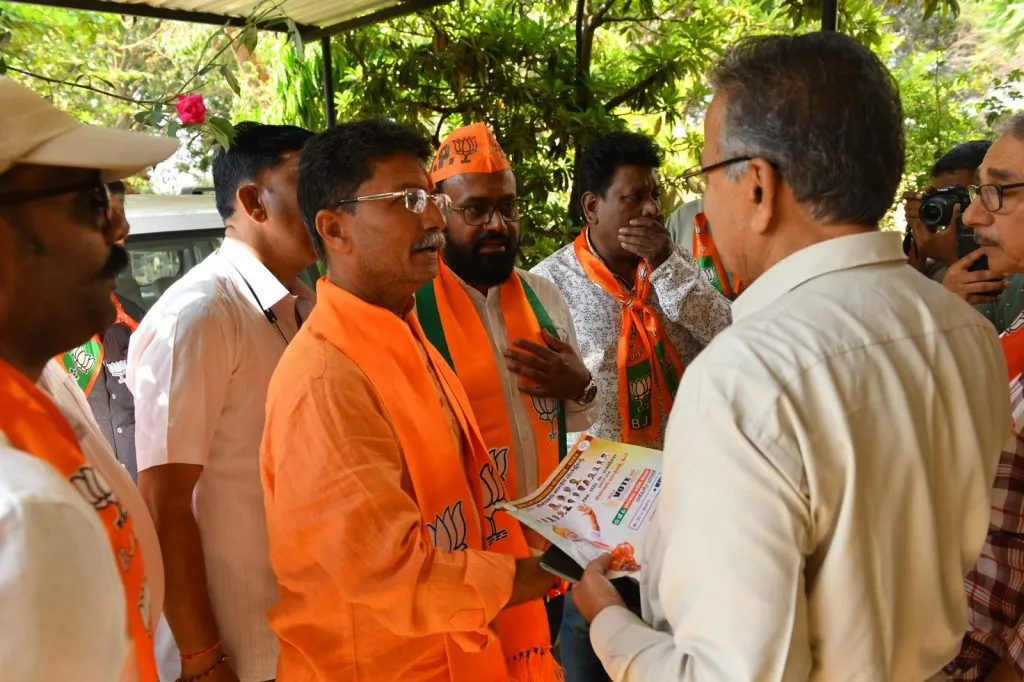 बेळगाव उत्तर भाजप उमेदवार डॉ रवी पाटील यांचा श्रीनगर भागात प्रचार दौरा